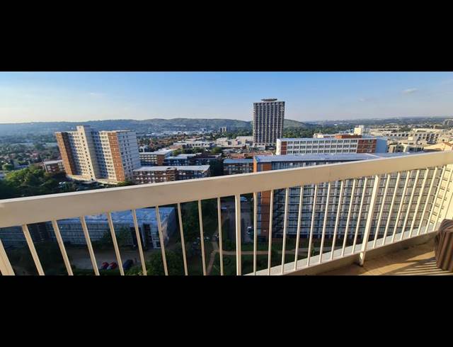 2 BEDROOM PROPERTY TO RENT IN BEDFORD GARDENS